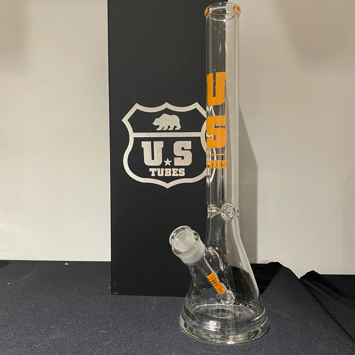 19 Inch Flagship Beaker 50 x 5mm with 29mm Joint and Display Box (Orange Block Decal)